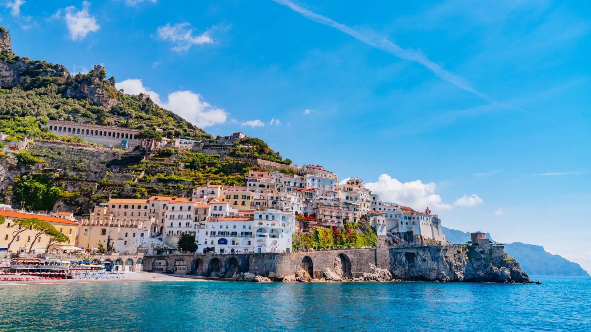 Yacht charter along the Amalfi Coast