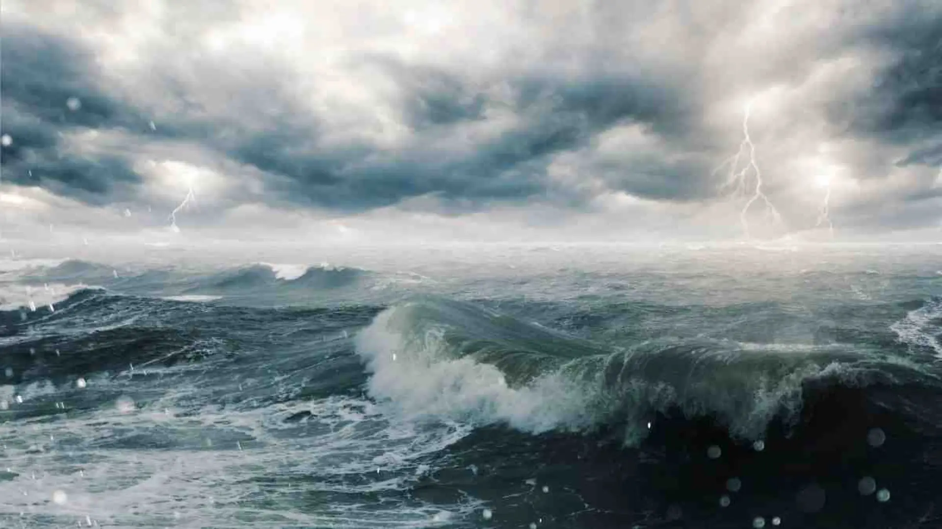 How to Handle Strong Winds on Your Yacht Charter